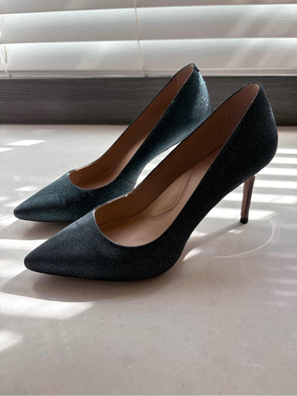 Banana Republic evening shoes in shiny teal